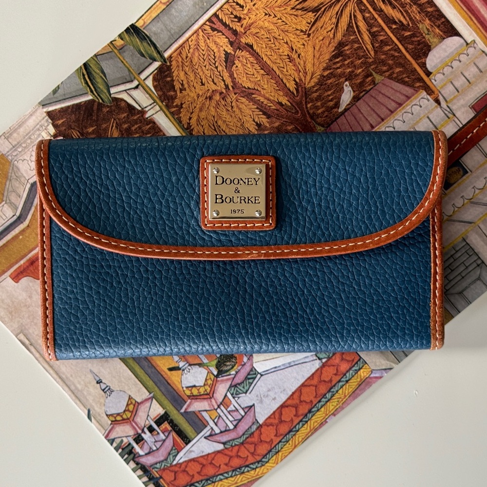 Dooney & Bourke Pebble Grain Continental Clutch